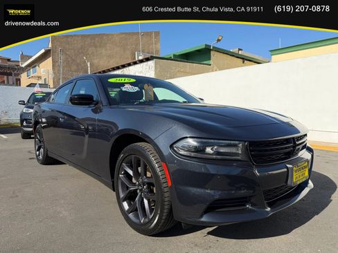 Used 2019 Dodge Charger SXT w/ Plus Group RWD image 3