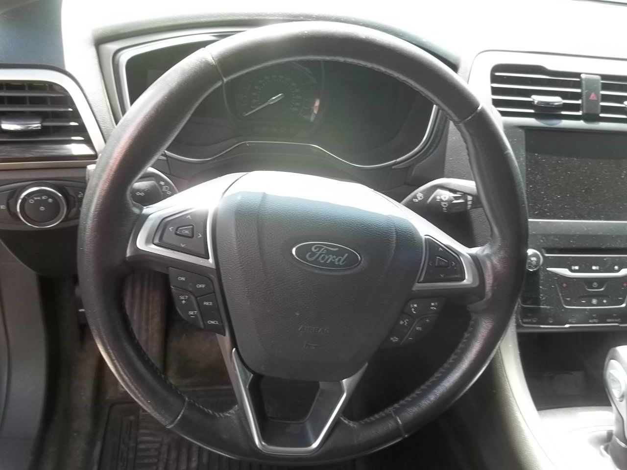 Used 2015 Ford Fusion SE w/ Equipment Group 202A FWD image 6