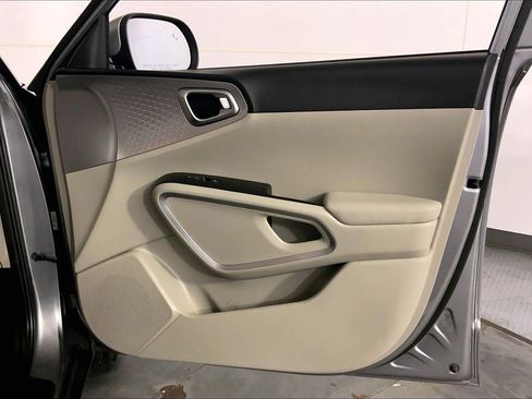 Certified 2025 Kia Soul LX w/ LX Technology Package image 25