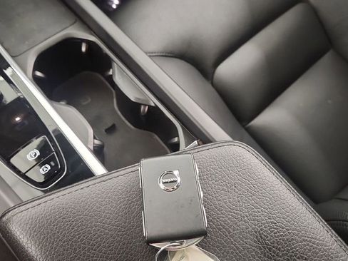 Used 2022 Volvo XC60 B5 Momentum image 20