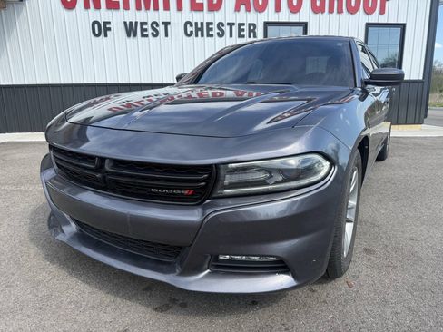 Used 2018 Dodge Charger SXT Plus RWD image 2
