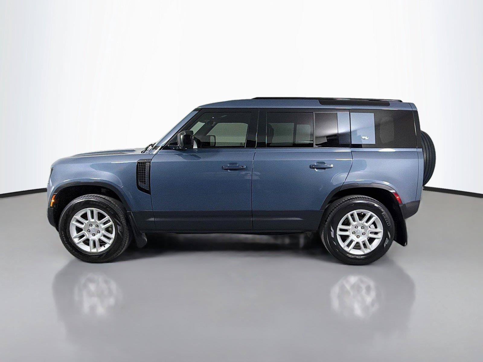 Certified 2024 Land Rover Defender 110 S AWD/4WD image 8