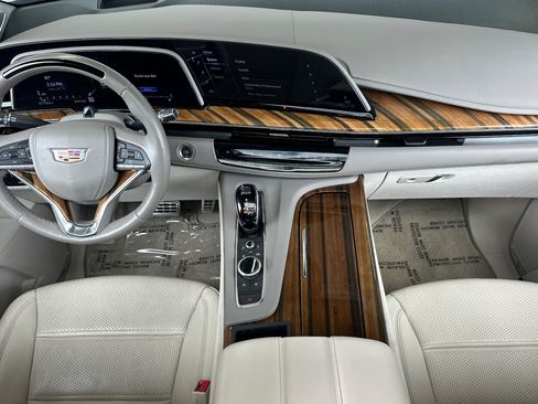 Used 2024 Cadillac Escalade ESV Sport Platinum w/ LPO, ONYX Package AWD/4WD image 12