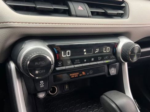 Used 2020 Toyota RAV4 XLE FWD image 24