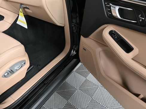 Certified 2025 Porsche Macan image 26