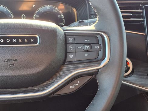 Used 2024 Jeep Wagoneer L Series II w/ Flexible Seating Group image 19