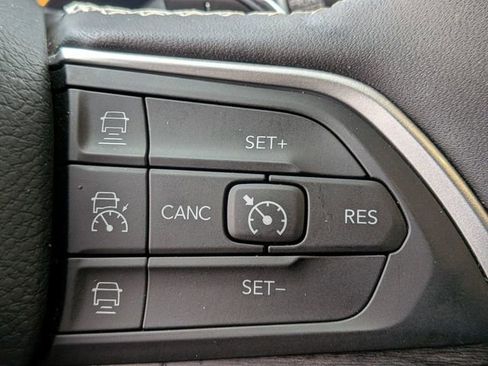 Used 2024 Jeep Grand Cherokee Limited image 19