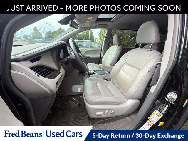 Used 2018 Toyota Sienna XLE w/ XLE Navigation Package AWD/4WD image 12
