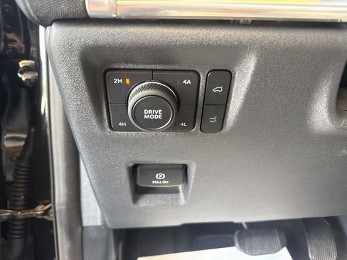 Used 2025 Ford Expedition Platinum w/ Driver's Package AWD/4WD image 16