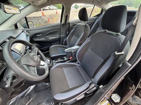 Used 2025 Nissan Versa SV FWD image 32