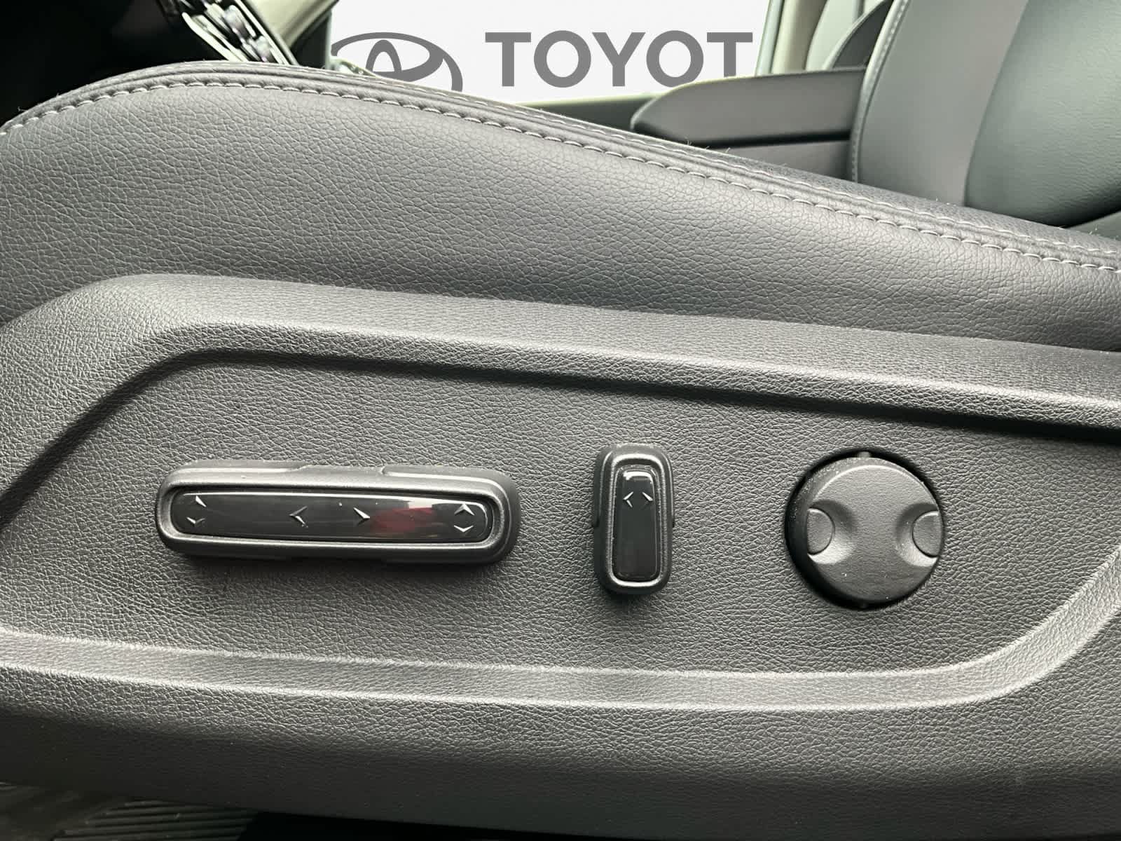 Used 2025 Honda Pilot Touring image 19