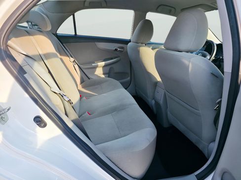 Used 2013 Toyota Corolla image 12