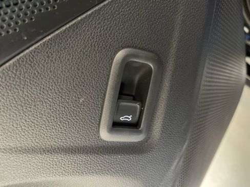 New 2026 Volkswagen Tiguan SE image 30