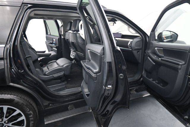 Used 2025 Ford Expedition Platinum AWD/4WD image 13