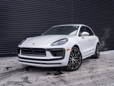 Certified 2023 Porsche Macan S AWD/4WD image 1