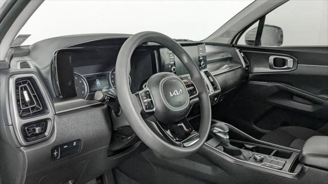 Used 2023 Kia Sorento LX FWD image 16