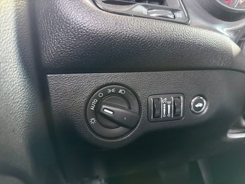 Used 2020 Dodge Challenger SXT RWD image 19