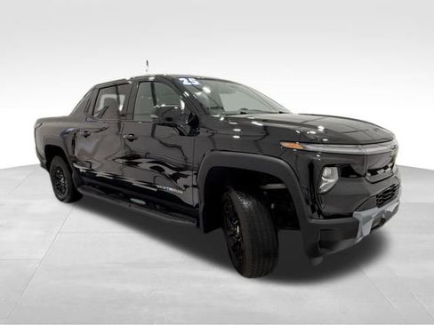 Used 2025 Chevrolet Silverado EV LT image 7