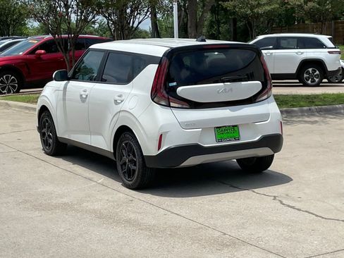 Used 2024 Kia Soul LX w/ Option Group 015 FWD image 4