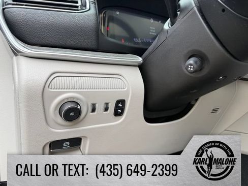 Used 2023 Jeep Wagoneer L Series III w/ Premium Group I AWD/4WD image 16