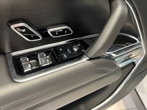 New 2025 Land Rover Range Rover SE image 28