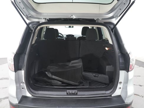 Used 2018 Ford Escape SE w/ Ford Safe & Smart Package FWD image 16
