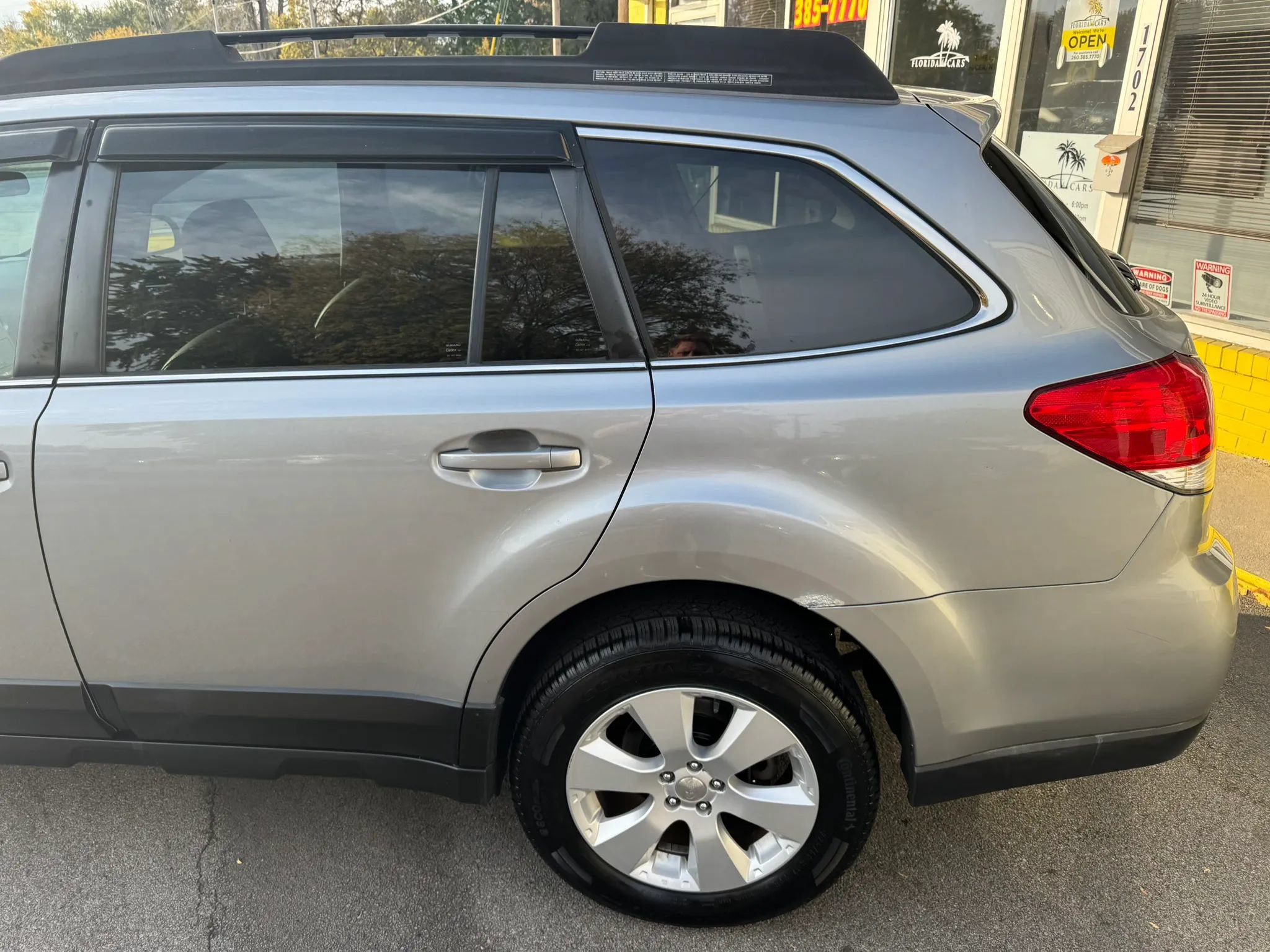 Used 2011 Subaru Outback 2.5i Limited AWD/4WD image 4