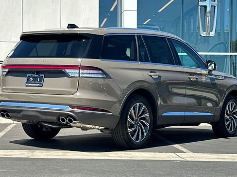 New 2025 Lincoln Aviator AWD w/ Equipment Group 101A image 3