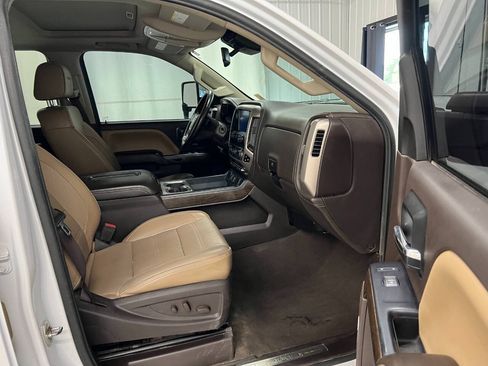 Used 2019 GMC Sierra 2500 Denali w/ Duramax Plus Package AWD/4WD image 11