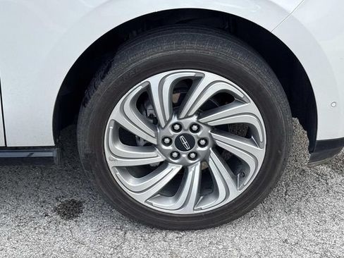 Certified 2022 Lincoln Navigator Reserve AWD/4WD image 9