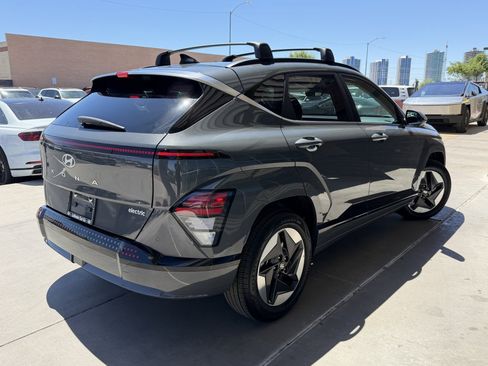 Used 2025 Hyundai Kona Limited FWD image 4
