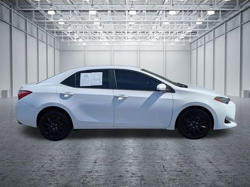 Used 2019 Toyota Corolla LE image 6