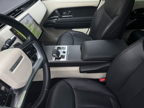 Used 2022 Land Rover Range Rover SE image 12
