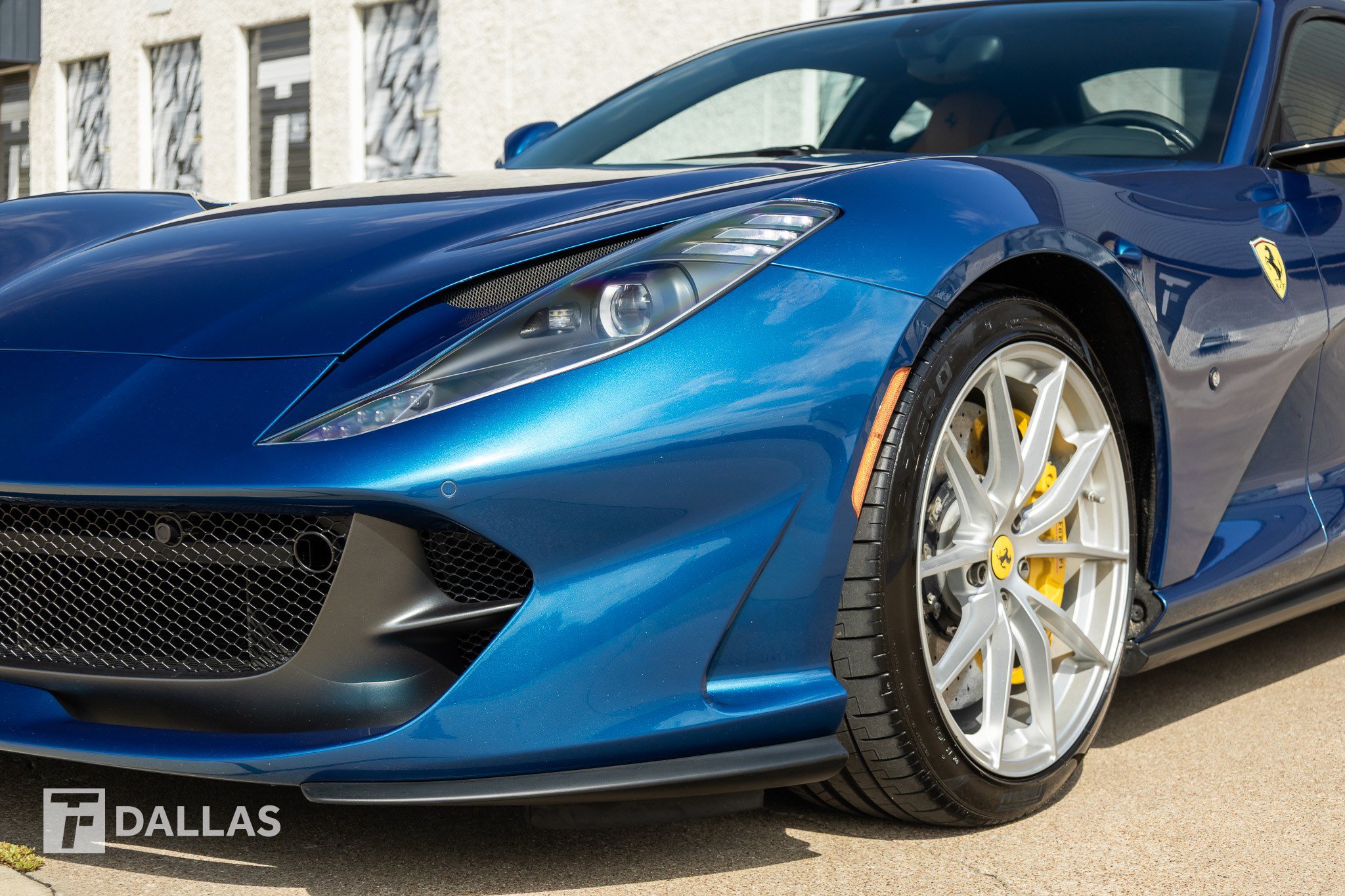 Used 2018 Ferrari 812 Superfast RWD image 4