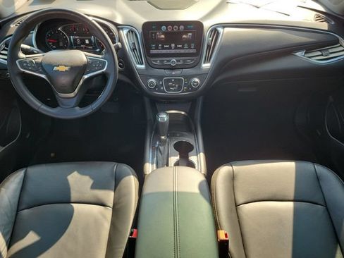 Used 2018 Chevrolet Malibu LT w/ Leather Package FWD image 10