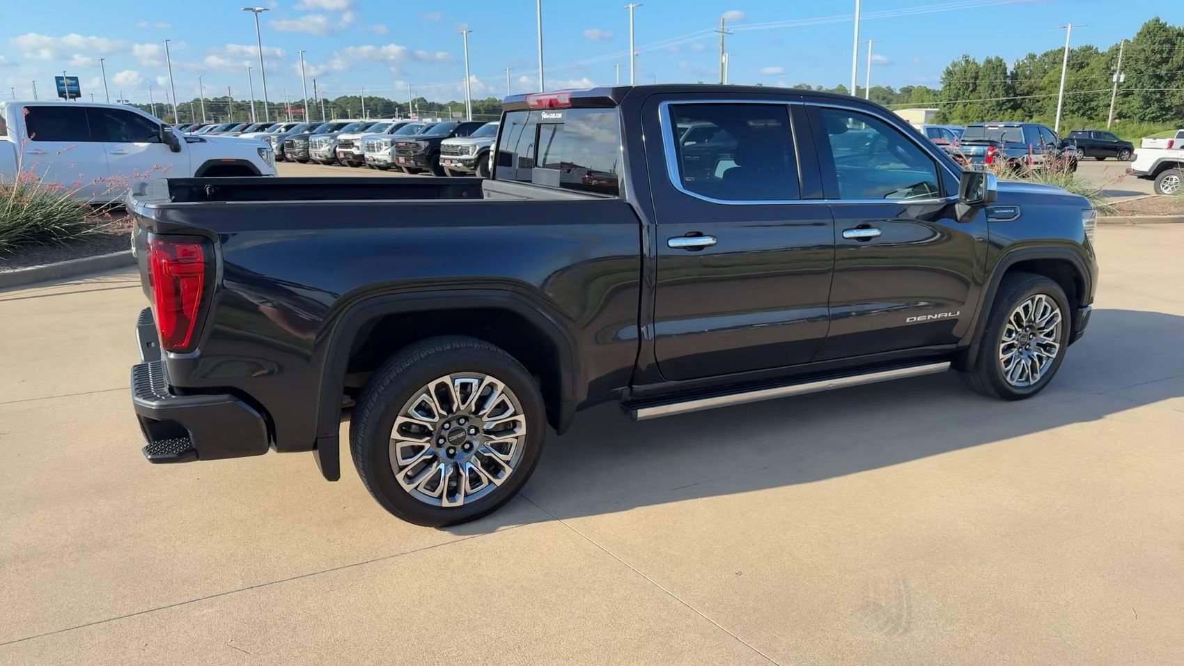 Used 2025 GMC Sierra 1500 Denali Ultimate AWD/4WD image 8