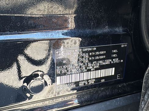 Used 2019 Toyota RAV4 Limited image 18