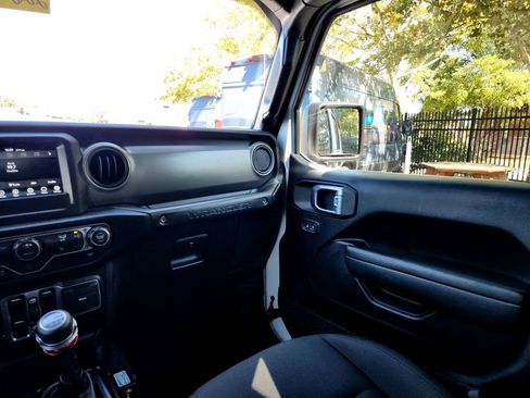 Used 2023 Jeep Wrangler Willys image 23