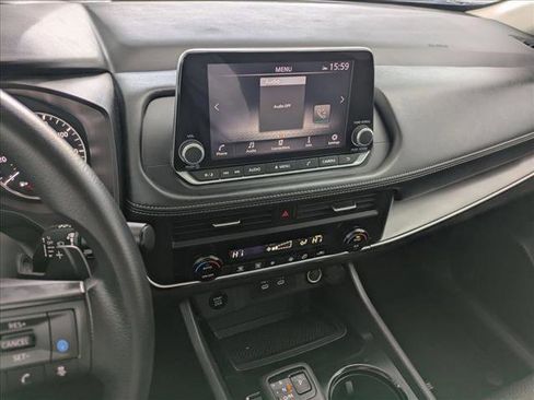 Used 2024 Nissan Rogue SV image 12