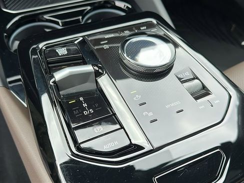 Used 2024 BMW 530i xDrive 530i xDrive w/ Premium Package image 17