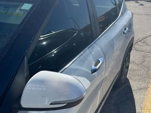 Used 2023 Kia Seltos SX w/ SX Sunroof Package image 5