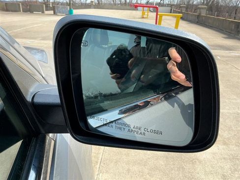 Used 2016 Jeep Grand Cherokee Overland w/ Advanced Technology Group image 16