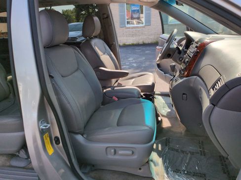 Used 2009 Toyota Sienna FWD image 14