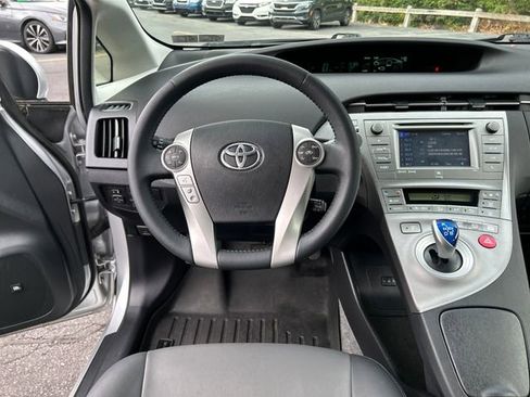 Used 2015 Toyota Prius Five image 13