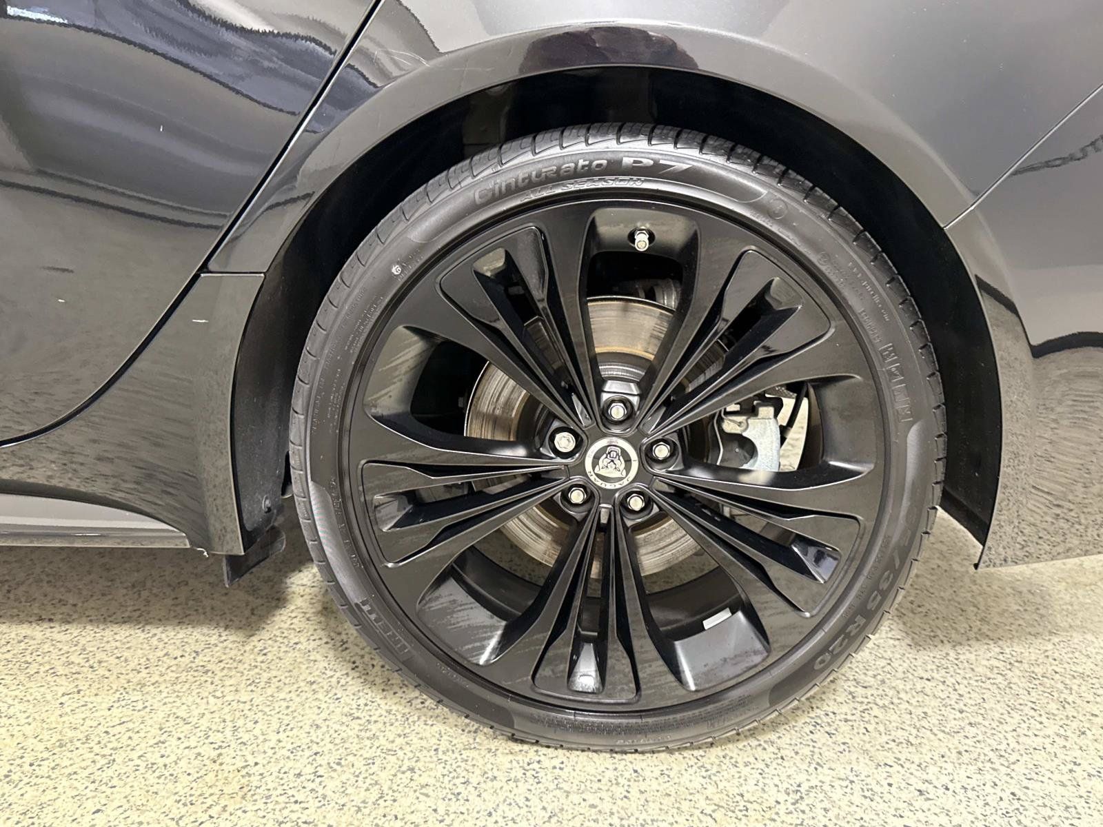 Certified 2024 Jaguar XF R-Dynamic SE AWD/4WD image 9