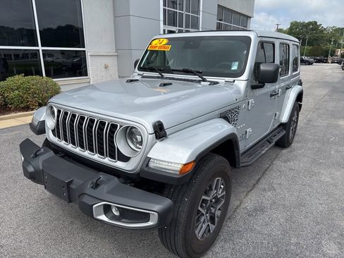 Used 2024 Jeep Wrangler Unlimited Sahara AWD/4WD image 3
