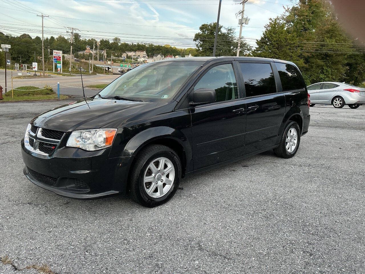 Used 2012 Dodge Grand Caravan SE FWD image 1