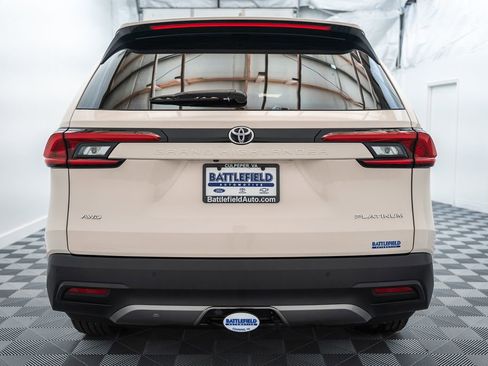 Used 2024 Toyota Grand Highlander AWD image 6