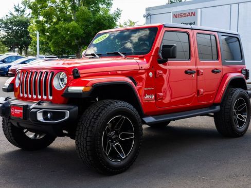 Used 2018 Jeep Wrangler Unlimited Sahara AWD/4WD image 3