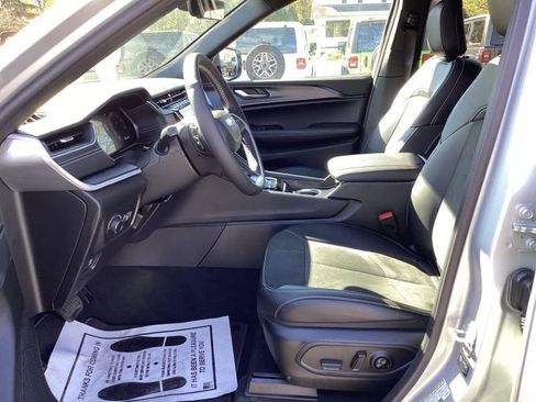 New 2025 Jeep Grand Cherokee L Altitude image 29